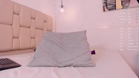 Snapshot of lexiee_grey_ chatting on December 13, 2024, 7:43 pm Lexie online show from December 13, 2024, 7:43 pm