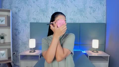 Lexie Thompson  online show from November 29, 2025, 12:08 pm