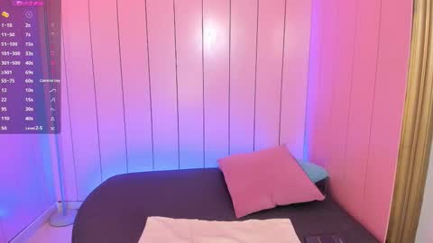 Lexie Thompson  online show from December 15, 2025, 12:09 pm