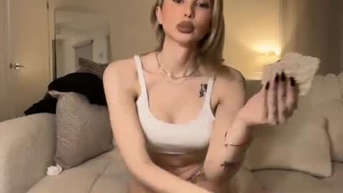 Snapshot of lexii_23 chatting on November 18, 2025, 7:35 am Sexy Lexi online show from November 18, 2025, 7:35 am