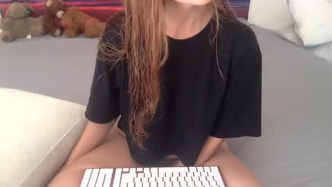 Snapshot of lexiial0 chatting on October 3, 2025, 2:58 pm Alexia L. online show from October 3, 2025, 2:58 pm