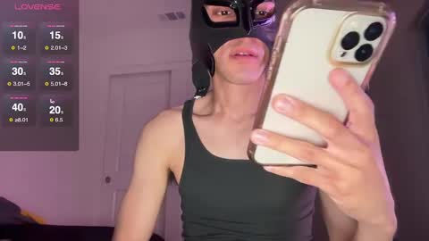 Snapshot of lexxxcazzo chatting on September 15, 2025, 6:35 am Dromaeosaurex online show from September 15, 2025, 6:35 am