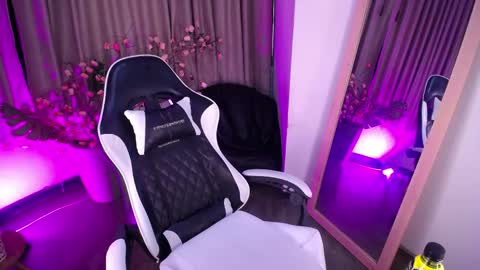 lexy_storm_18 online show from May 12, 2026, 7:33 pm