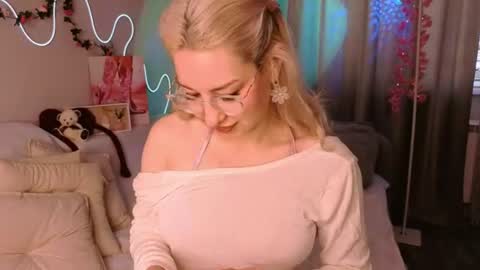 Snapshot of leyalayla chatting on July 3, 2026, 3:13 am Lily online show from July 3, 2026, 3:13 am