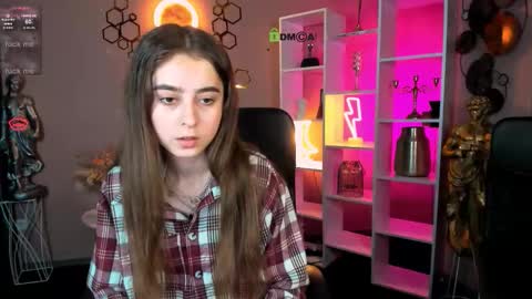 Leyla online show from December 20, 2025, 1:51 pm