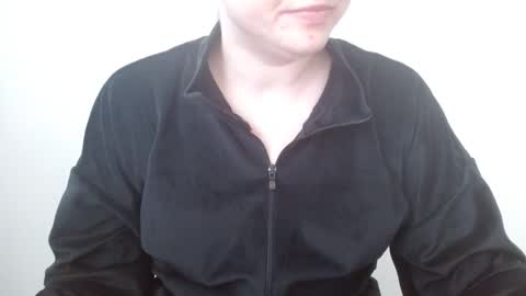 Leyla online show from May 5, 2026, 4:42 am