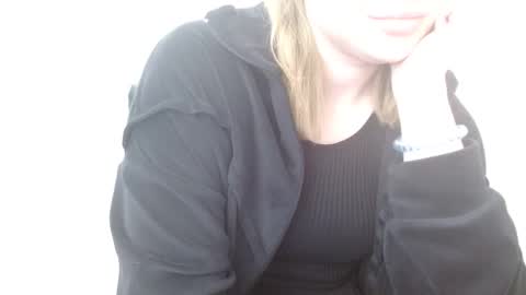 Leyla online show from May 6, 2026, 5:46 am