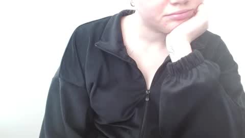 Leyla online show from May 14, 2026, 6:53 am
