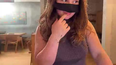 Leyla online show from October 25, 2025, 7:41 pm