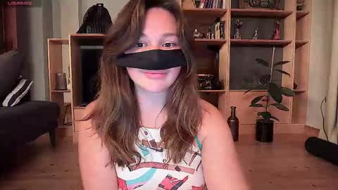 Leyla online show from November 21, 2025, 6:39 pm