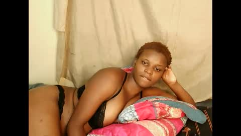 leylacuty13 online show from April 27, 2026, 10:30 pm