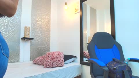 leyli_ass online show from February 26, 2025, 1:00 am