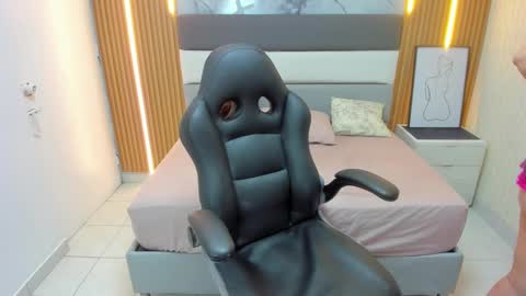   online show from September 23, 2025, 1:03 pm