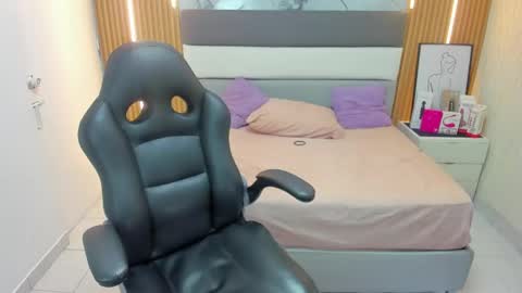   online show from April 30, 2026, 1:06 pm
