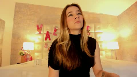 Snapshot of lezy_ chatting on February 15, 2026, 7:32 pm LEZY online show from February 15, 2026, 7:32 pm