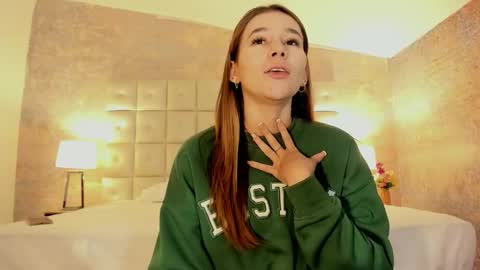 Snapshot of lezy_ chatting on March 8, 2026, 8:56 pm LEZY online show from March 8, 2026, 8:56 pm