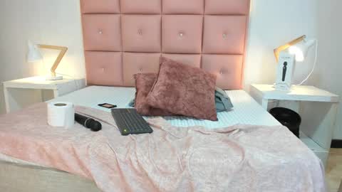 lhiamfitt online show from November 5, 2025, 5:13 pm