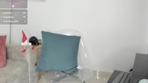 lia_8 online show from December 2, 2024, 9:39 pm
