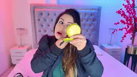 Lia  online show from November 5, 2025, 3:28 am