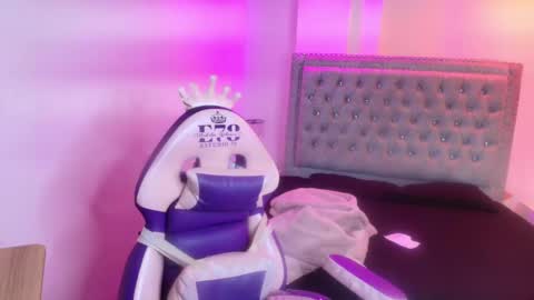 Lia  online show from May 9, 2026, 4:17 am