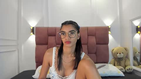 Snapshot of lia_girl2 chatting on January 11, 2025, 5:20 am Lia online show from January 11, 2025, 5:20 am
