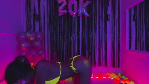 Snapshot of lia_girl2 chatting on January 24, 2025, 5:21 am Lia online show from January 24, 2025, 5:21 am