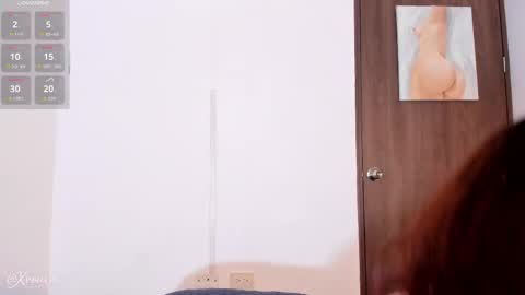 Lia online show from May 6, 2026, 9:31 pm