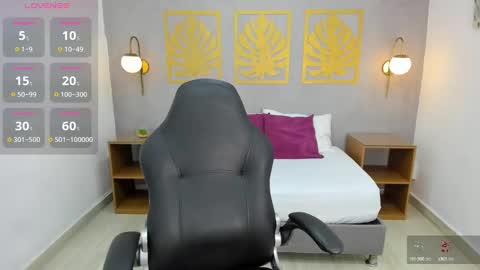 Lia  online show from December 23, 2024, 5:39 am