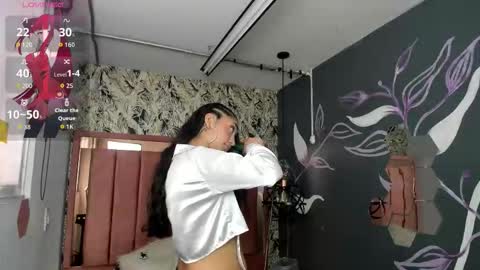 LIA STRONNG online show from September 8, 2025, 7:35 pm