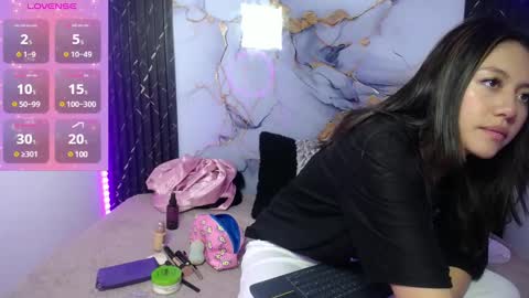 lia summer1 online show from January 14, 2025, 11:42 am