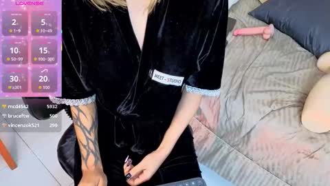 lia summer1 online show from November 25, 2025, 7:19 am