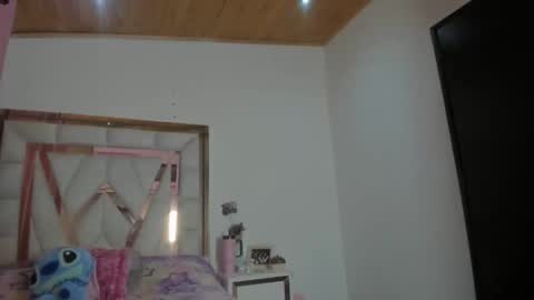 LIA VELOURT online show from May 28, 2026, 6:54 am