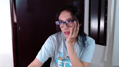   lia  online show from February 14, 2025, 5:19 am