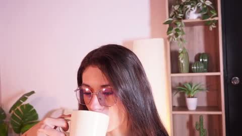 Lia  online show from April 27, 2026, 12:36 pm