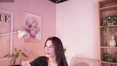 Lia  online show from May 5, 2026, 12:57 pm