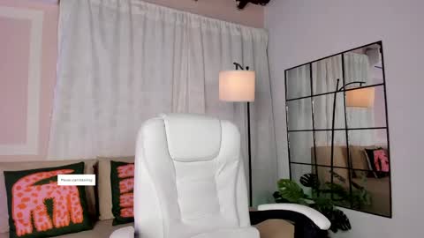 Lia online show from May 19, 2026, 12:33 pm