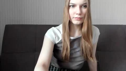 Julia  online show from April 30, 2026, 1:06 pm