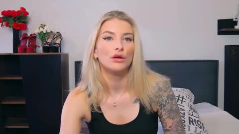 Lia online show from March 19, 2026, 1:37 pm