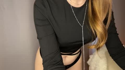 Lia online show from April 5, 2026, 8:33 am