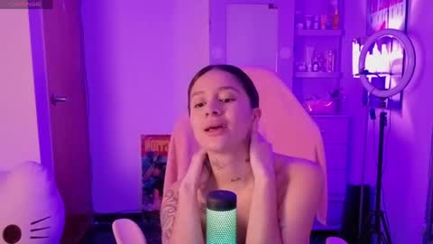 Lia Butera online show from April 28, 2026, 2:27 am