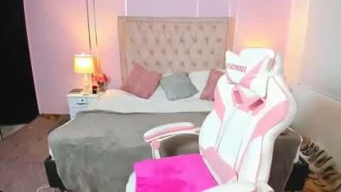 Liah online show from December 19, 2024, 8:34 pm