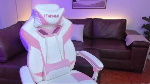 Liah online show from November 5, 2025, 4:12 am