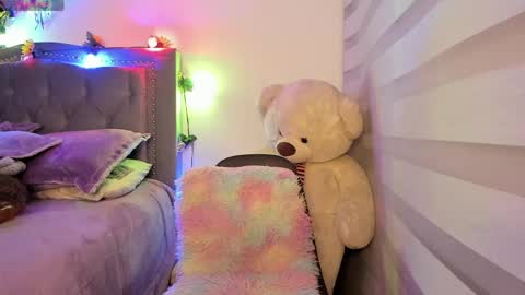 Lia  online show from May 18, 2026, 4:07 am