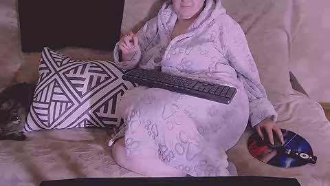 miss Lia  colection for travel online show from January 14, 2026, 1:33 am