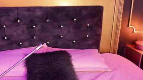 Lia lovet online show from July 21, 2026, 8:11 pm