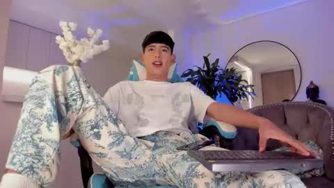 Liam online show from February 26, 2026, 10:53 pm