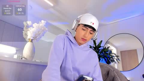 Liam online show from March 10, 2026, 1:32 am