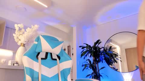 Liam online show from March 13, 2026, 7:53 pm