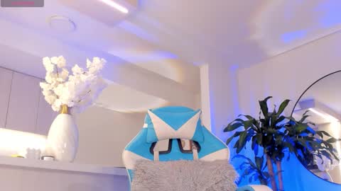 Liam online show from March 16, 2026, 5:44 am