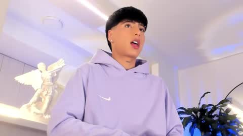 Liam online show from April 2, 2026, 1:42 pm